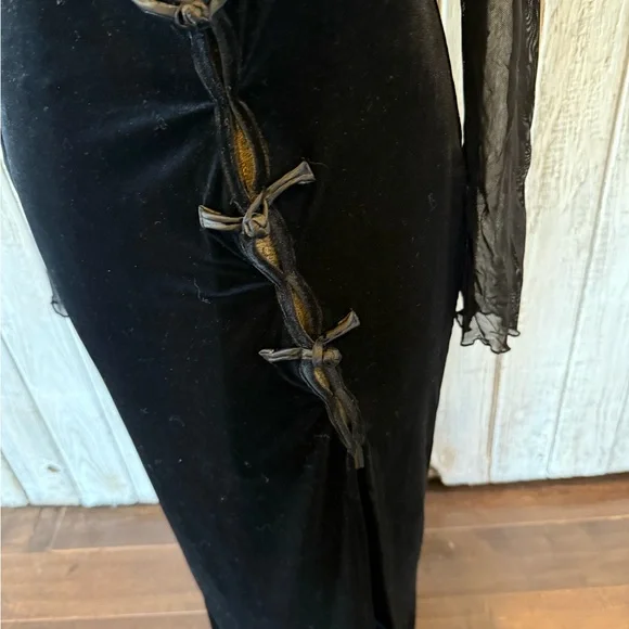 Elegant Black Long Sleeve Dress - Picture 3 of 8